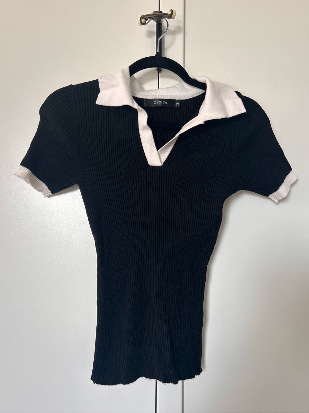 Zesica Black Ribbed Short Sleeve Polo Tee with White Trim